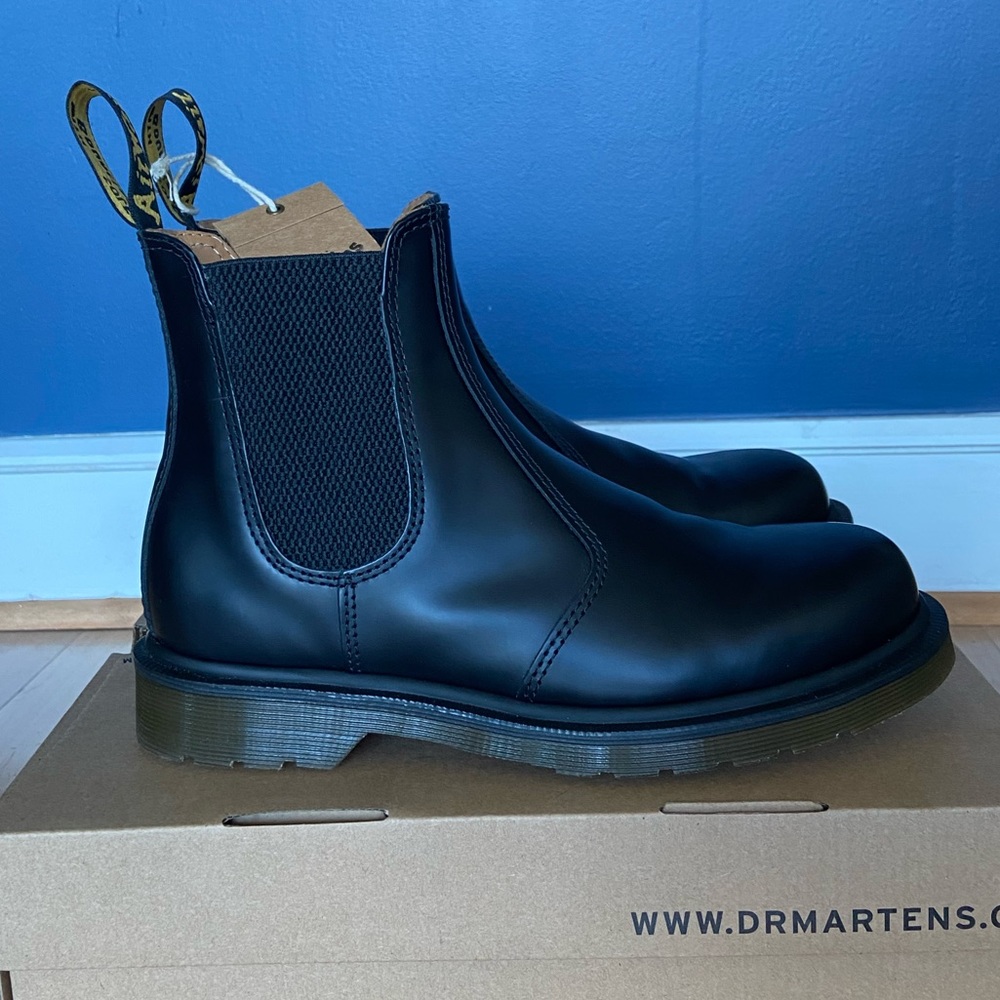 DOC MARTENS - UNISEX (style 2976) - BRAND NEW IN BOX - Mens 7.5 / Women’s 8.5